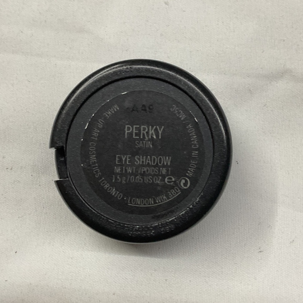 MAC Cosmetics Perky Satin Eyeshadow - Picture 2 of 3